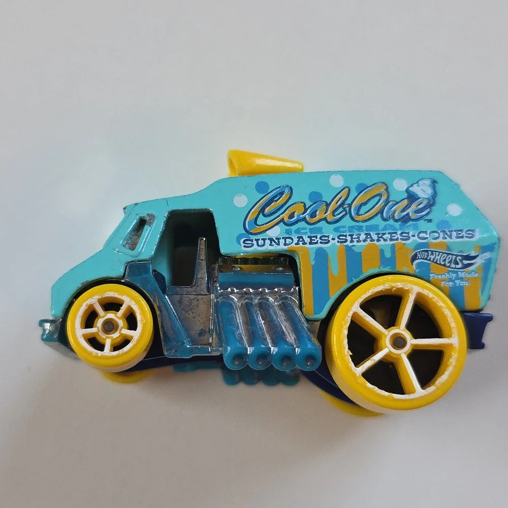 🏁 Hot Wheels Cool One Ice Cream Truck - Blue and Yellow